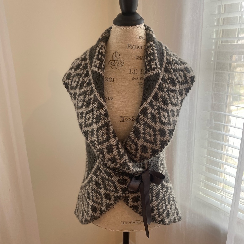 Black and White Mary Patterned Women's Tie Front Vest /Sweater